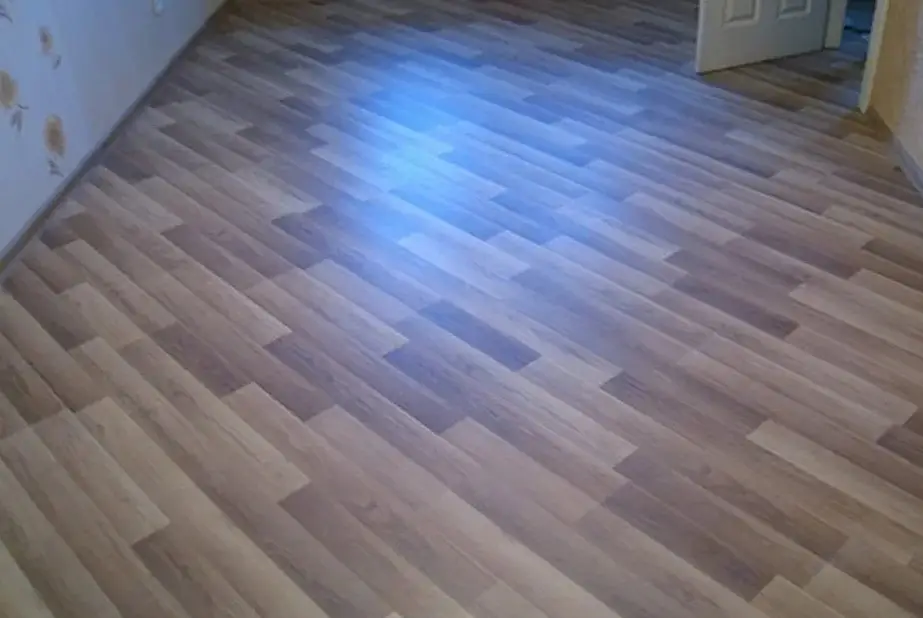 Pose de parquet dans un appartement moderne à Barcelone